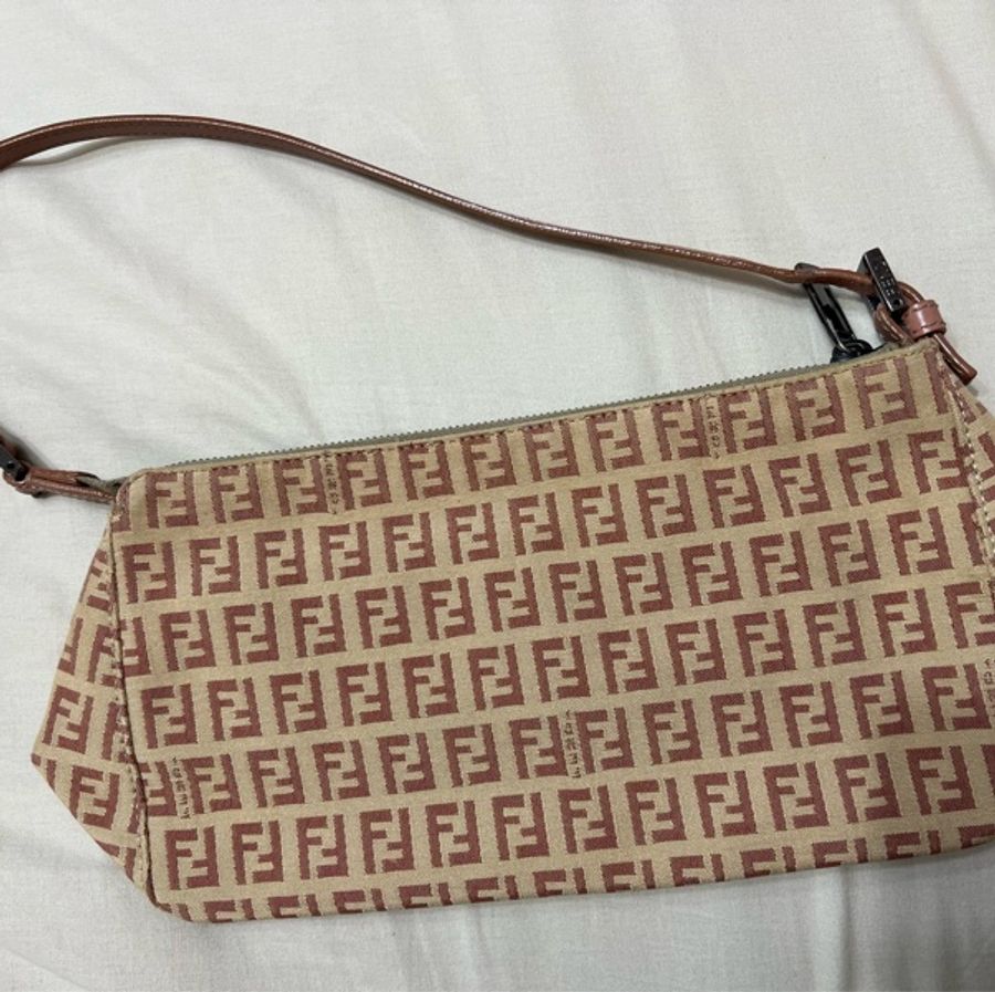 Fendi 粉色logo腋下包-5
