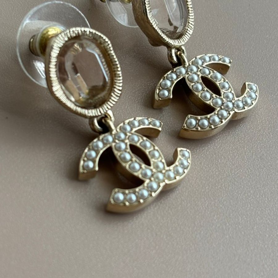 ::CHANEL:: 淡粉色水晶滿版珍珠雙C垂墜式耳環-7