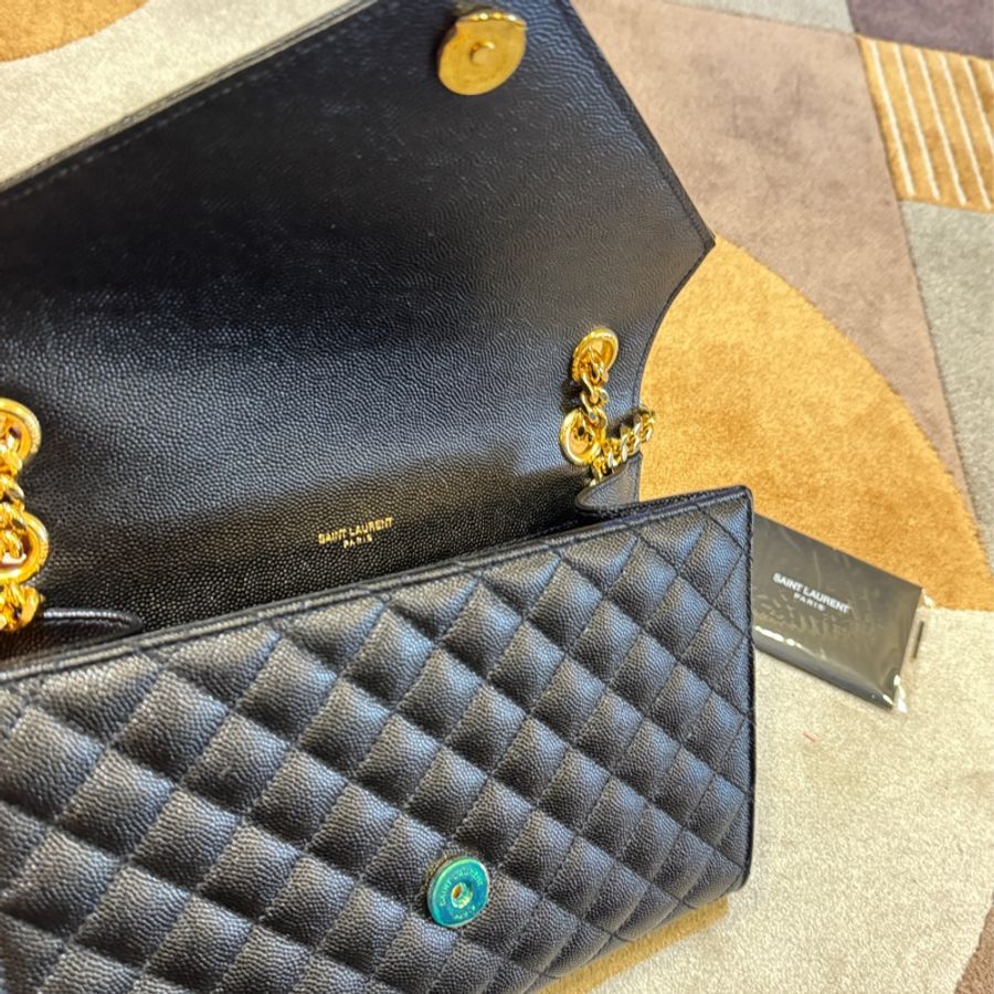 YSL ENVELOPE粒面絎縫皮革中型信封袋 600185BOW911000-15