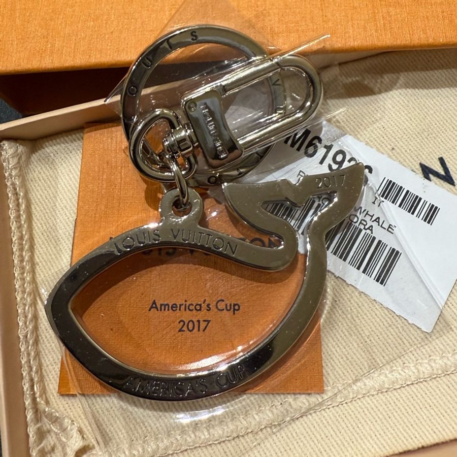 LV Louis Vuitton 鯨魚 鎖匙扣掛飾 吊飾-0