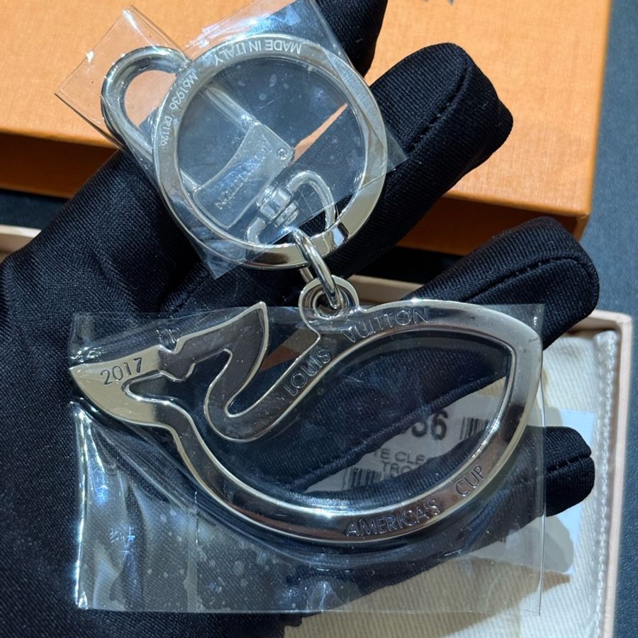 LV Louis Vuitton 鯨魚 鎖匙扣掛飾 吊飾-2