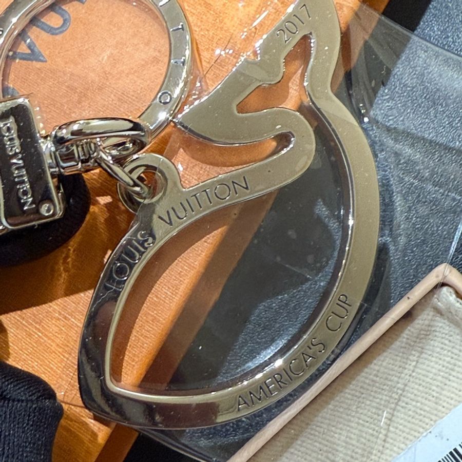 LV Louis Vuitton 鯨魚 鎖匙扣掛飾 吊飾-5