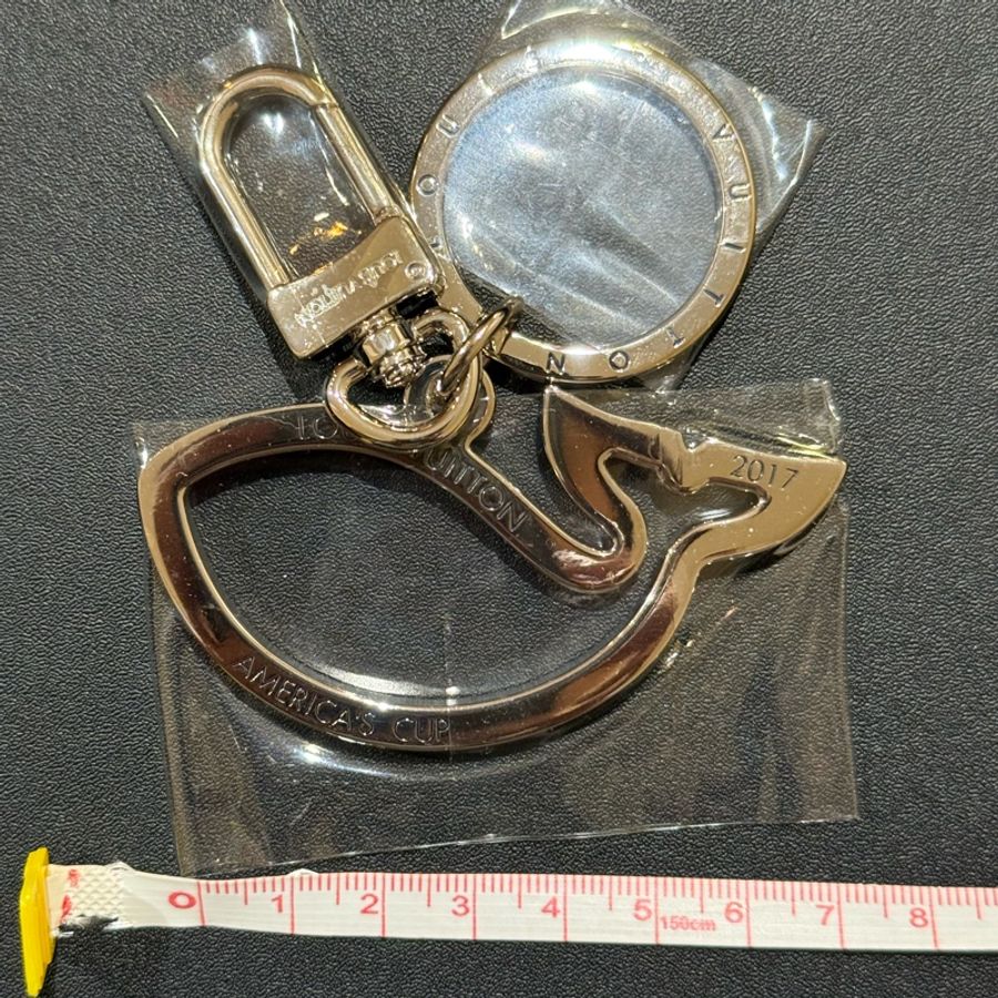 LV Louis Vuitton 鯨魚 鎖匙扣掛飾 吊飾-6