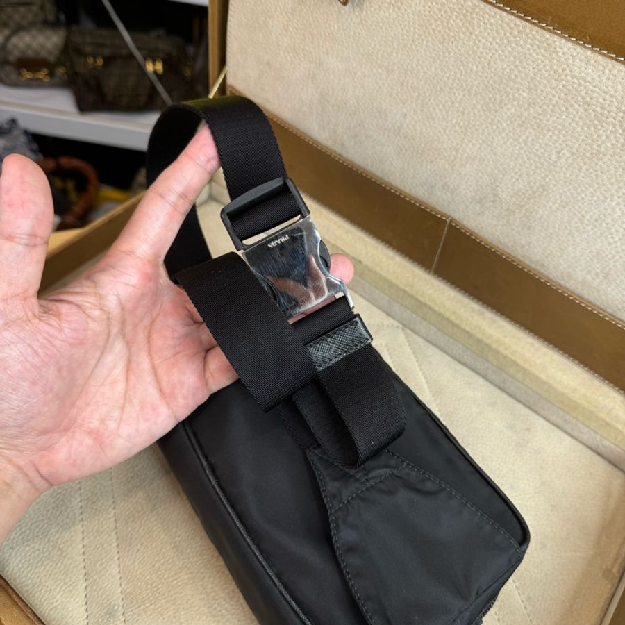 PRADA 再生黑尼龍雙層腰包🖤輕盈時尚-10