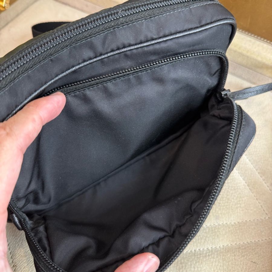 PRADA 再生黑尼龍雙層腰包🖤輕盈時尚-12
