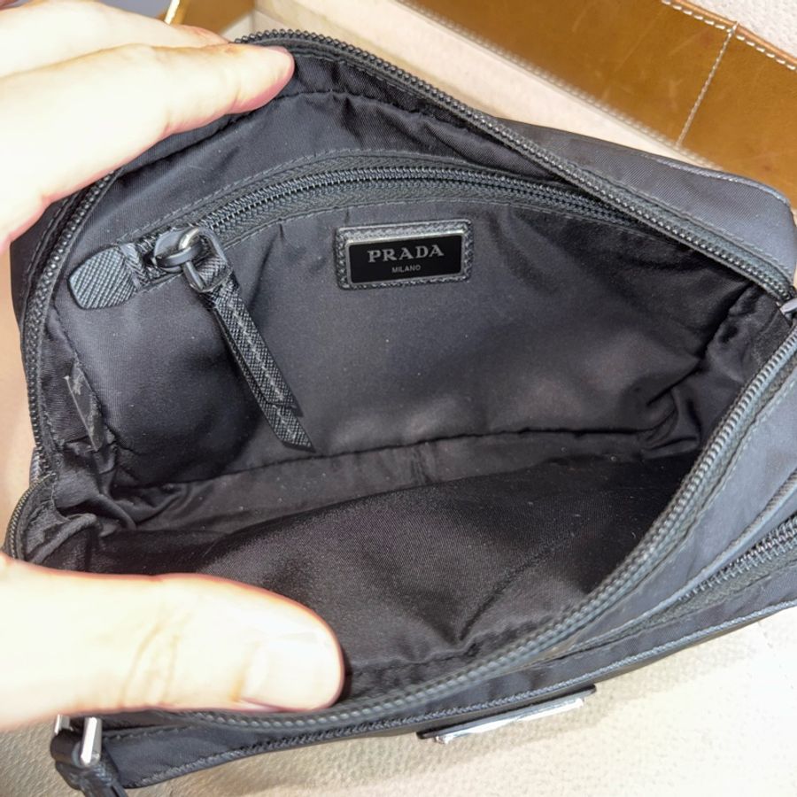 PRADA 再生黑尼龍雙層腰包🖤輕盈時尚-13