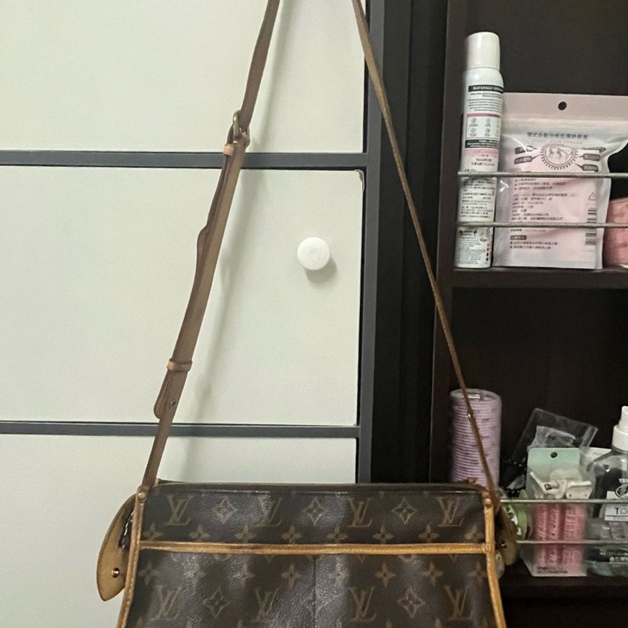 LV中古老花金球三角包-6