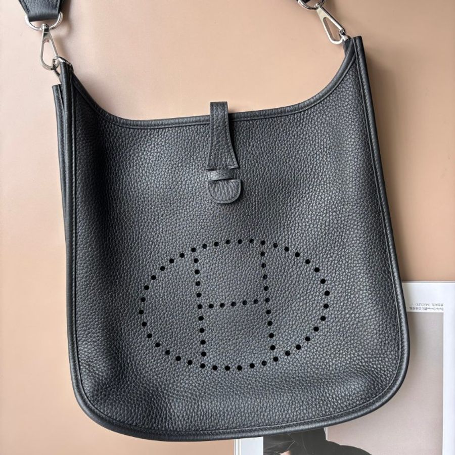::HERMES:: K刻 Evelyne 29 黑色小牛皮銀釦鏤空洞H LOGO肩背包-0