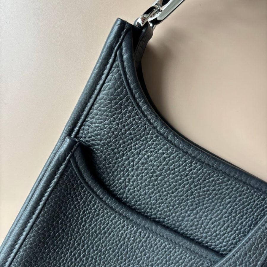 ::HERMES:: K刻 Evelyne 29 黑色小牛皮銀釦鏤空洞H LOGO肩背包-3