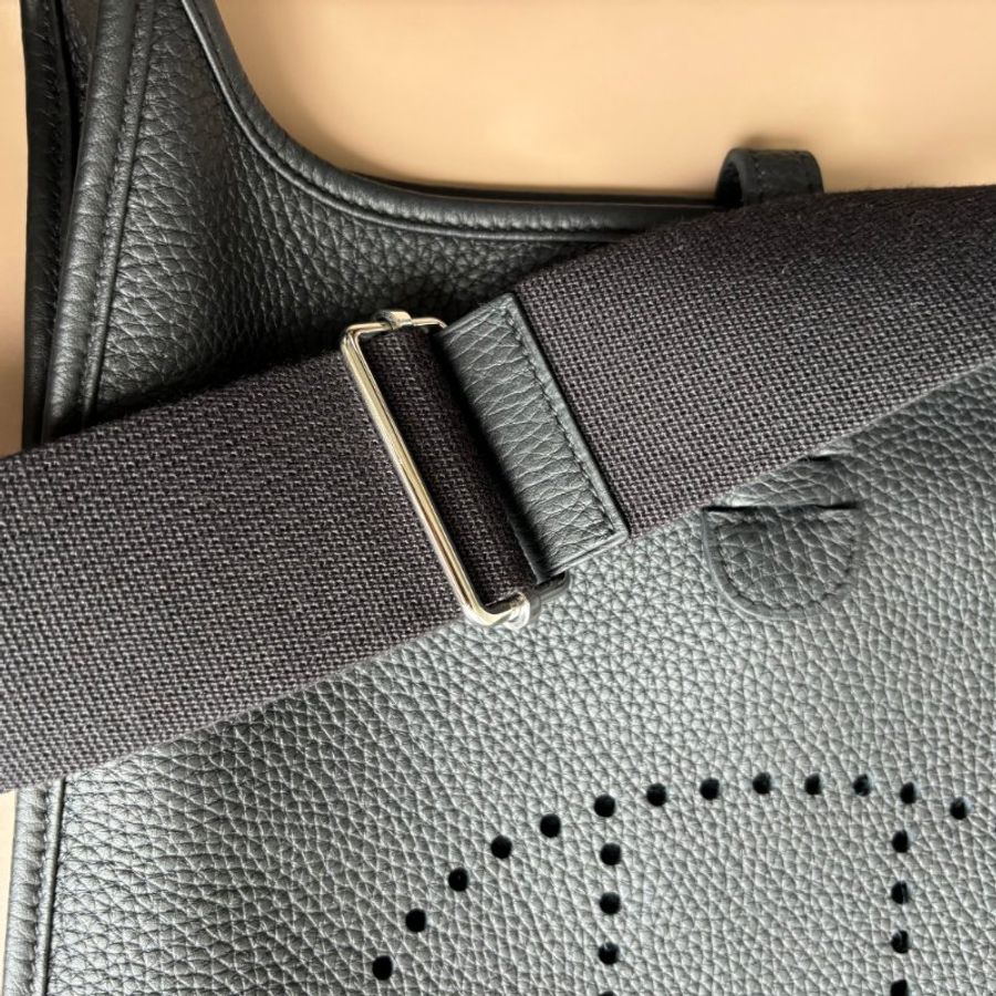 ::HERMES:: K刻 Evelyne 29 黑色小牛皮銀釦鏤空洞H LOGO肩背包-8