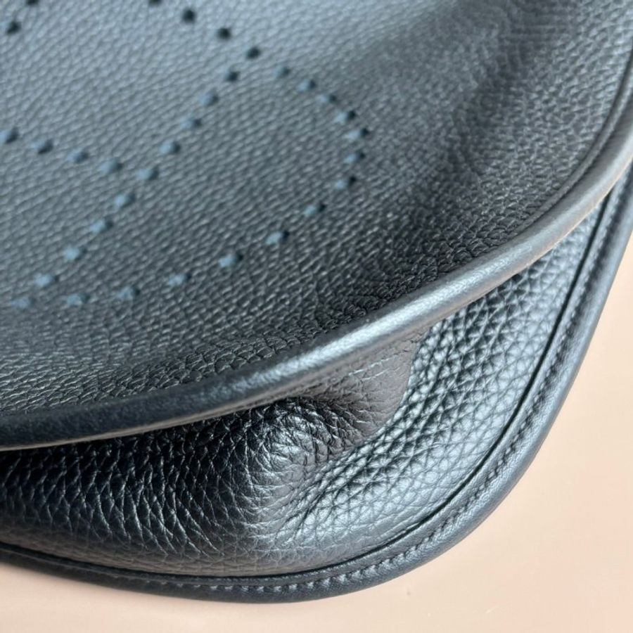 ::HERMES:: K刻 Evelyne 29 黑色小牛皮銀釦鏤空洞H LOGO肩背包-9