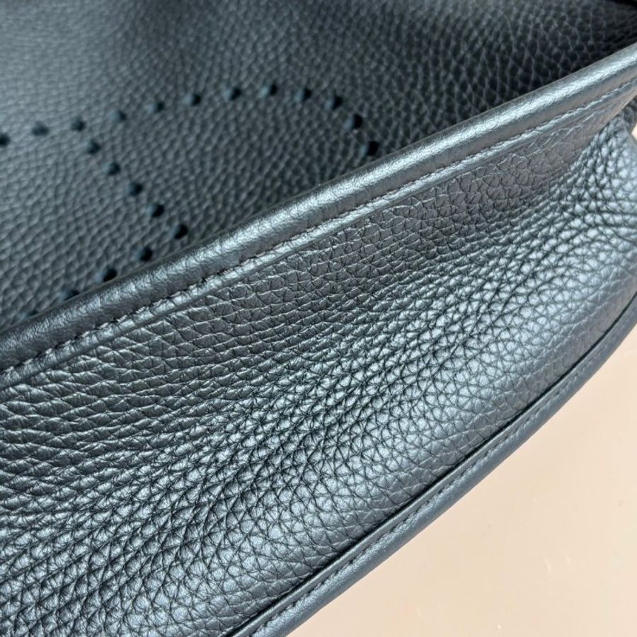 ::HERMES:: K刻 Evelyne 29 黑色小牛皮銀釦鏤空洞H LOGO肩背包-10