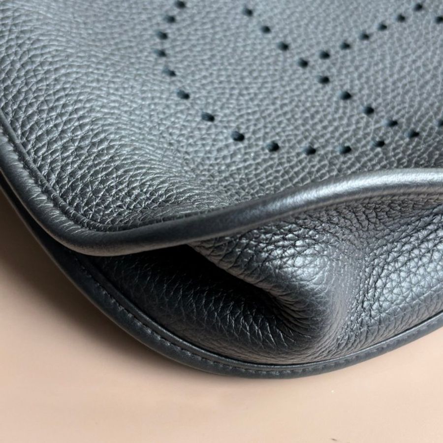 ::HERMES:: K刻 Evelyne 29 黑色小牛皮銀釦鏤空洞H LOGO肩背包-12
