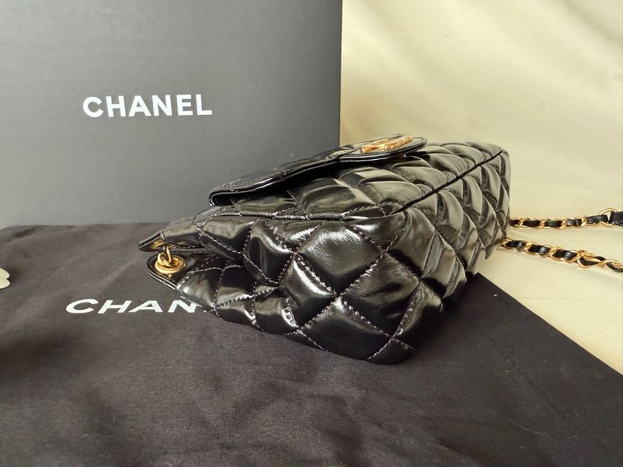[已售] CHANEL 香奈兒23C天貓精靈黑金 Hobo 小號斜挎包｜油蠟牛皮-4