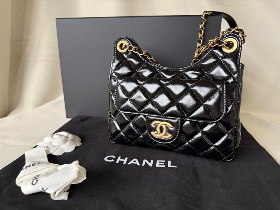 [已售] CHANEL 香奈兒23C天貓精靈黑金 Hobo 小號斜挎包｜油蠟牛皮-7