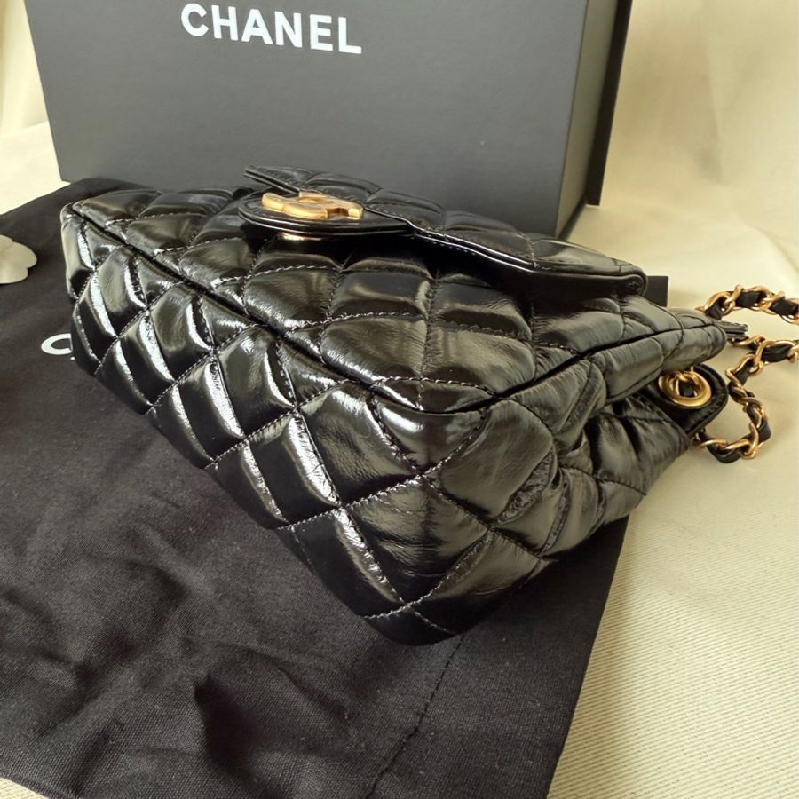 [已售] CHANEL 香奈兒23C天貓精靈黑金 Hobo 小號斜挎包｜油蠟牛皮-14