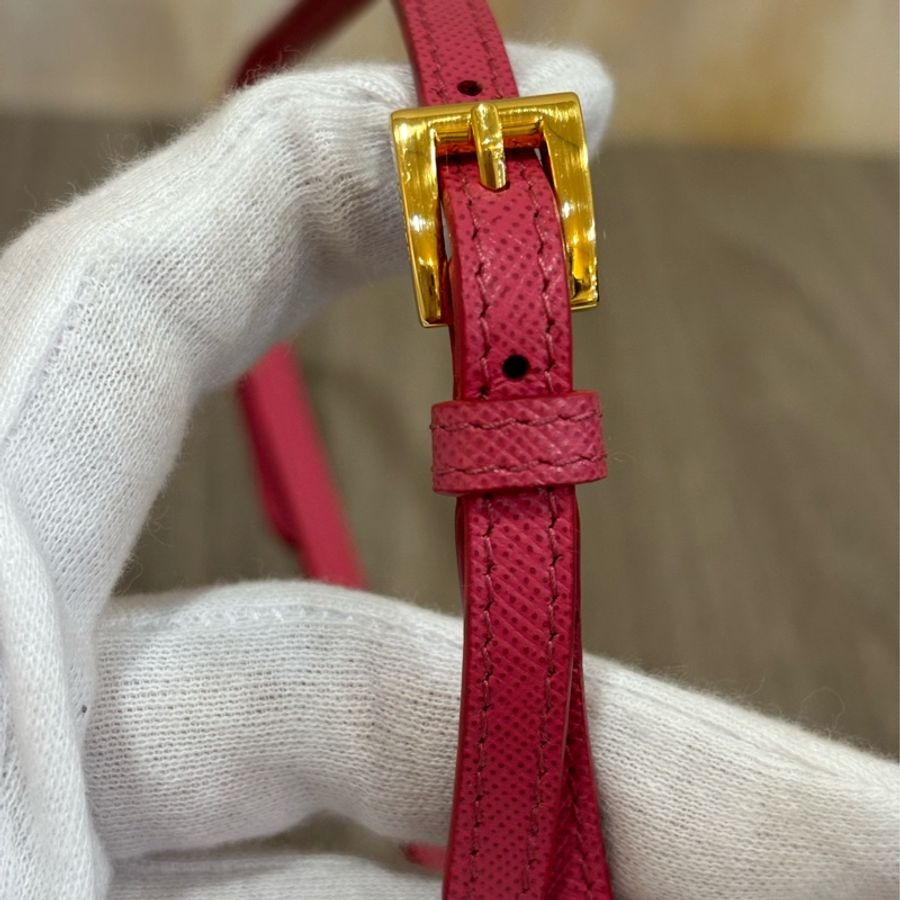 PRADA 1MT437 桃紅 桃粉 金釦 卡包 斜背包 WOC 手拿包-17