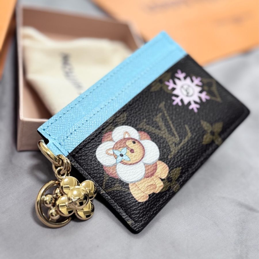LV M12227 聖誕限定Snow Show Charms系列Monogram帆布萬用名片夾-2