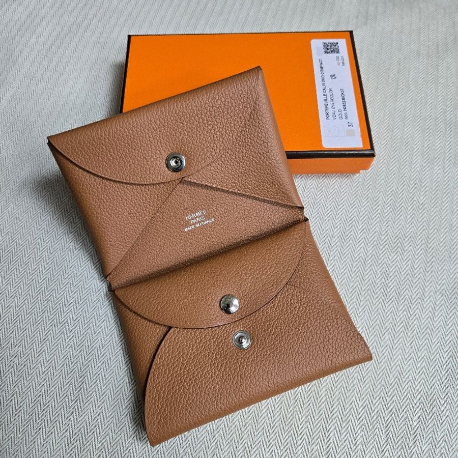 全新 HERMÈS 愛馬仕 Calvi Duo 卡夾 金棕色 Evercolor-0