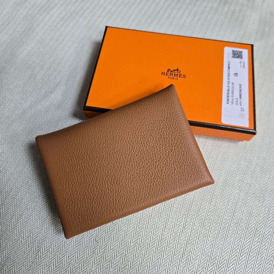 全新 HERMÈS 愛馬仕 Calvi Duo 卡夾 金棕色 Evercolor-1