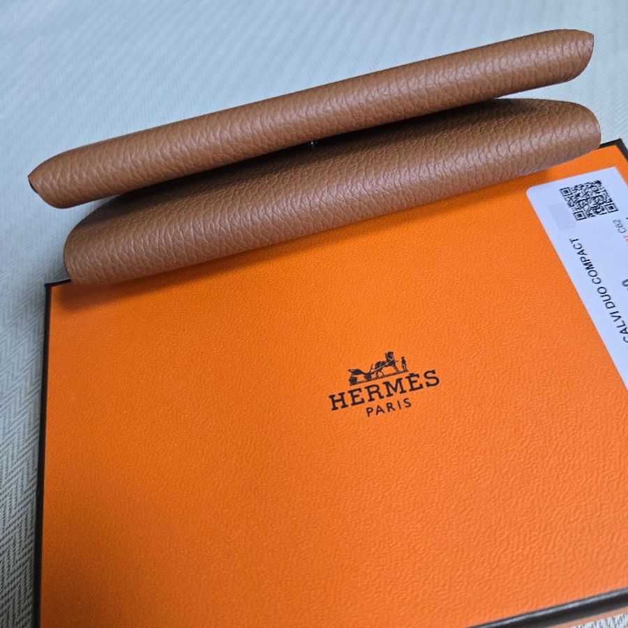 全新 HERMÈS 愛馬仕 Calvi Duo 卡夾 金棕色 Evercolor-3