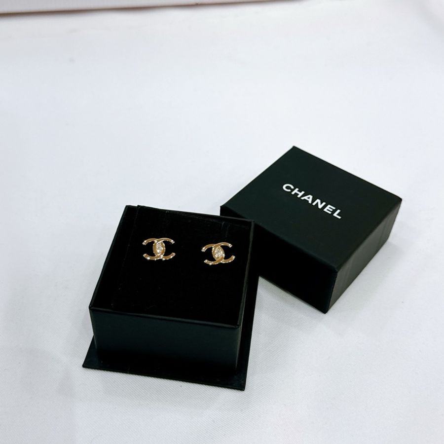🧚🏻♀️莉亞精品♡Chanel 淡金水鑽耳針 全新🧚🏻♀️-0