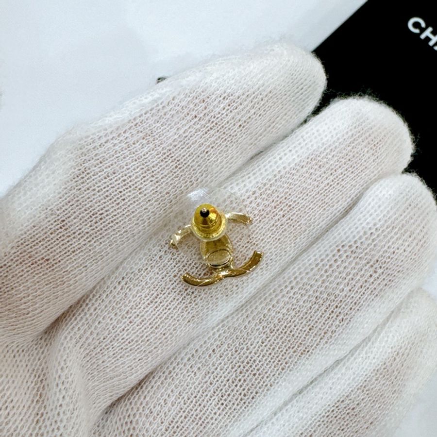 🧚🏻♀️莉亞精品♡Chanel 淡金水鑽耳針 全新🧚🏻♀️-3