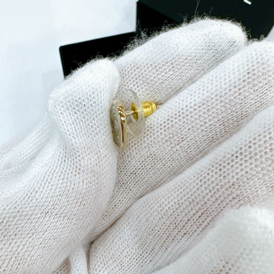 🧚🏻♀️莉亞精品♡Chanel 愛心白珍珠鏡面耳針 全新🧚🏻♀️-2