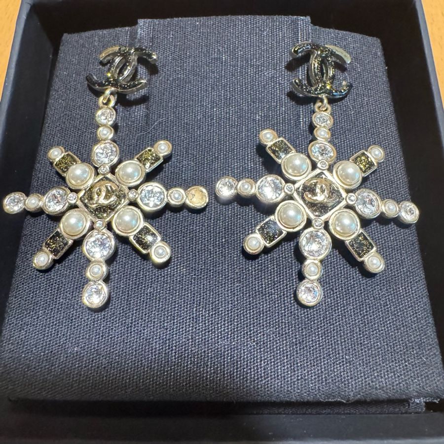 Chanel 香奈兒cc雪花系列垂墜耳釘-0