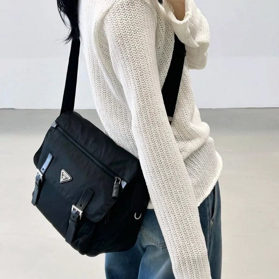 🌷限時出清優惠/🏷Prada.尼龍郵差包 小號-23