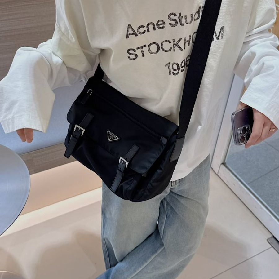 🌷限時出清優惠/🏷Prada.尼龍郵差包 小號-24