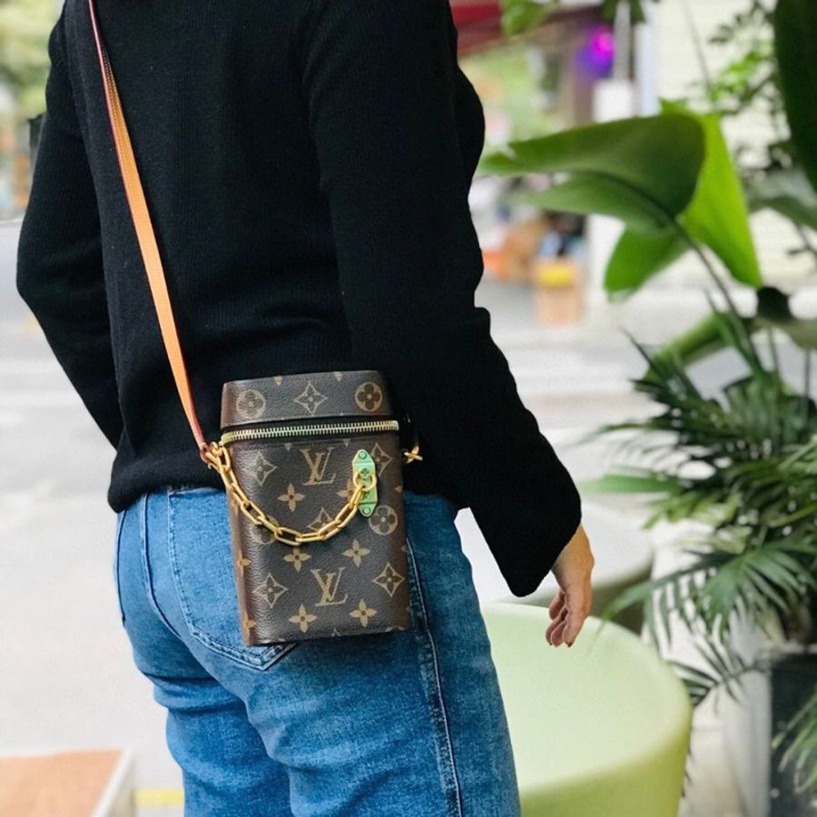 LOUIS VUITTON Phone box M44914 Monogram-4