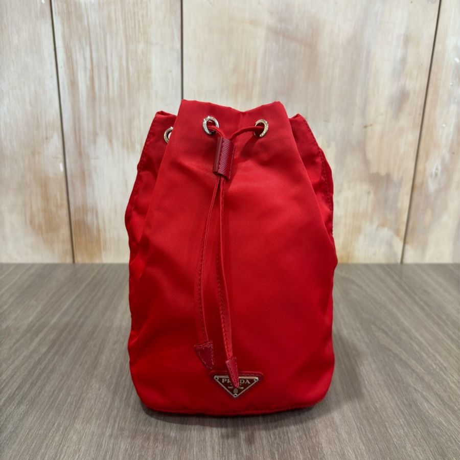 PRADA 1N0369 紅色 三角標 帆布 三角鐵牌 束口包 化妝包 收納包 萬用包-0