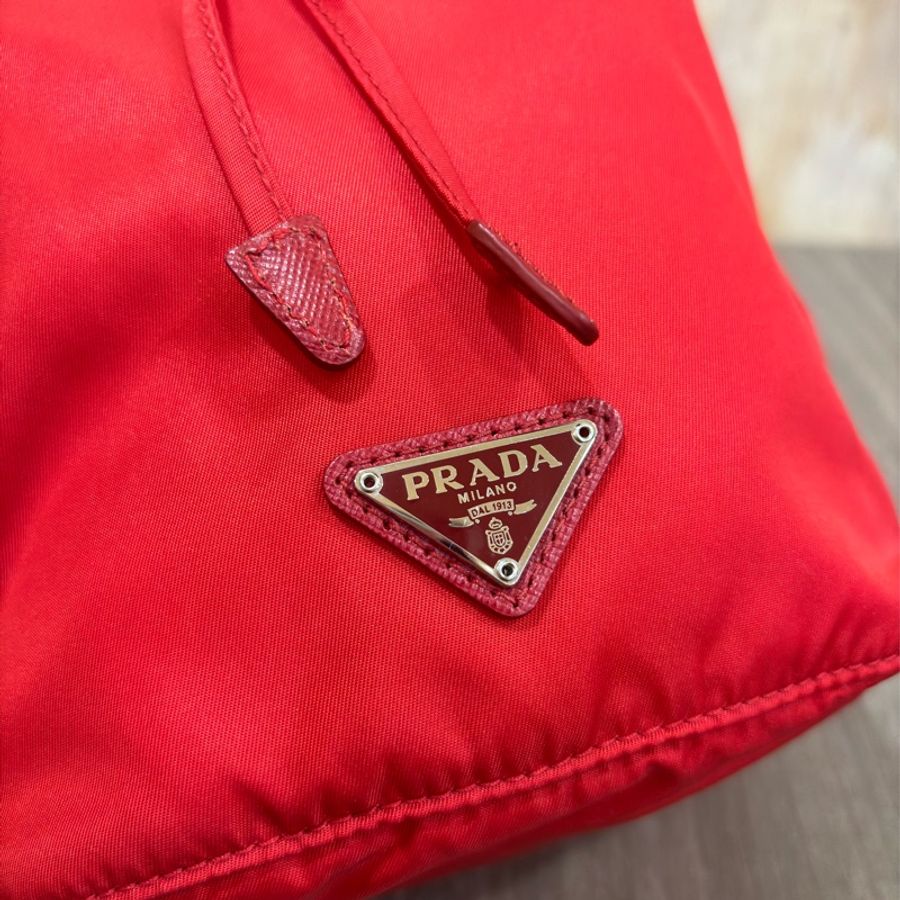 PRADA 1N0369 紅色 三角標 帆布 三角鐵牌 束口包 化妝包 收納包 萬用包-7