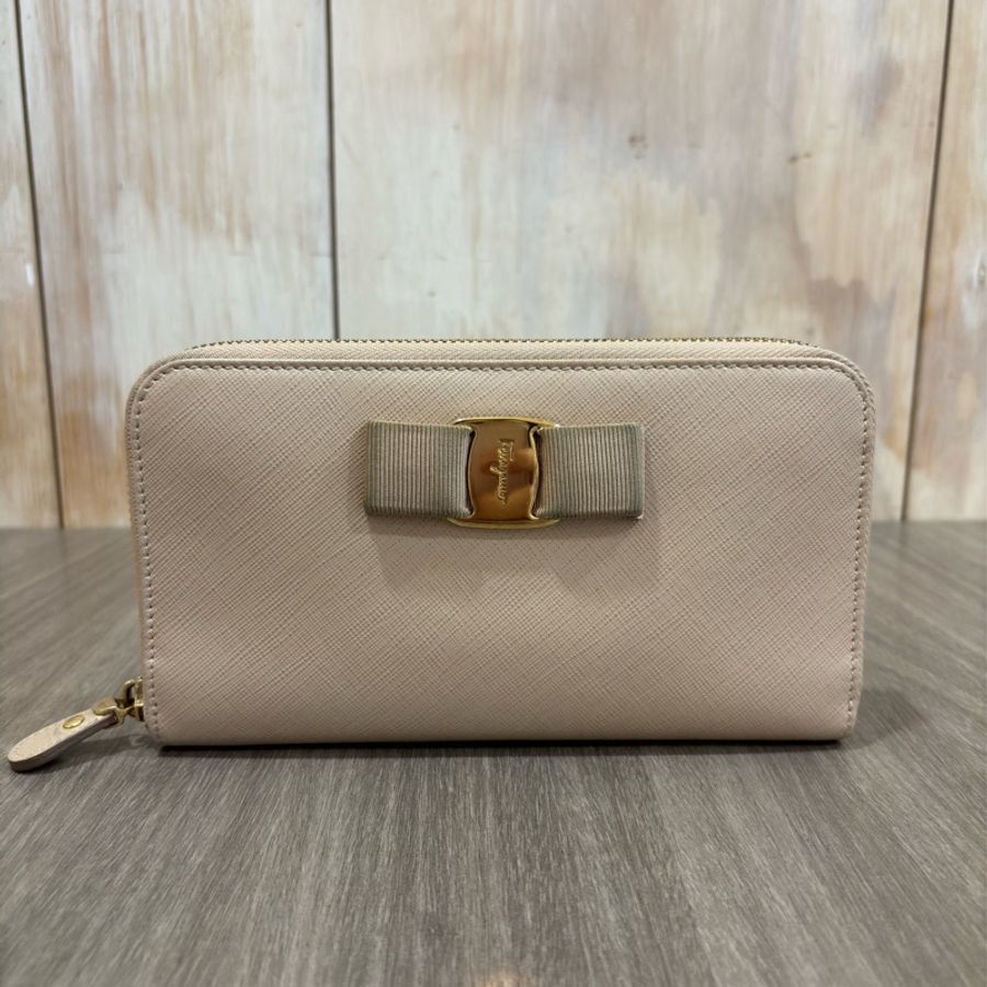 Salvatore Ferragamo 粉膚色 全皮 蝴蝶結 拉鍊 零錢 發財 長夾 皮夾 錢包-0