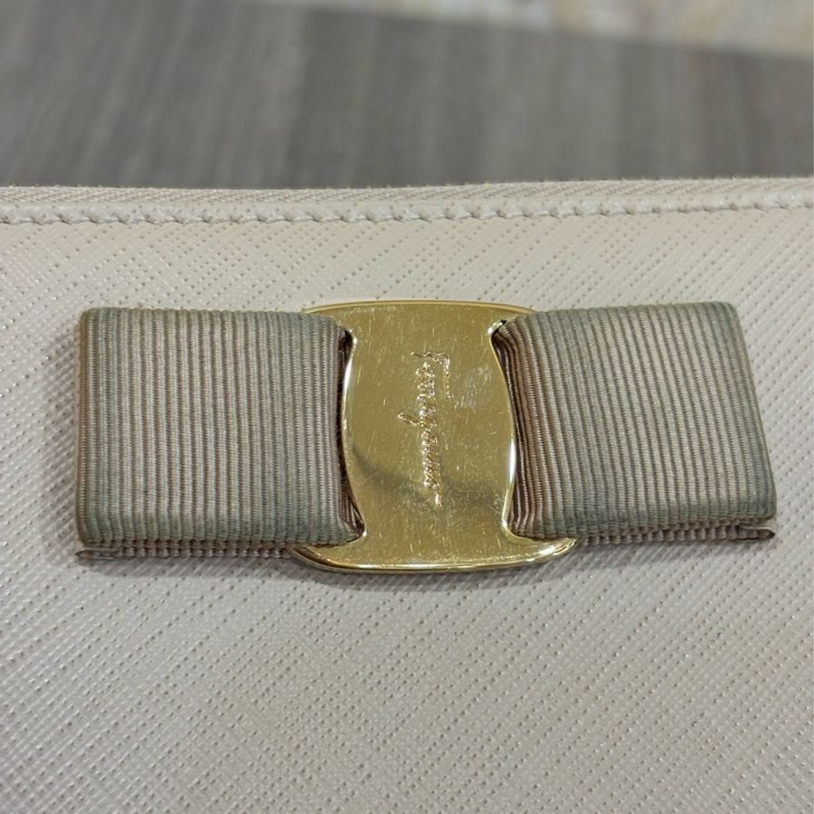 Salvatore Ferragamo 粉膚色 全皮 蝴蝶結 拉鍊 零錢 發財 長夾 皮夾 錢包-7