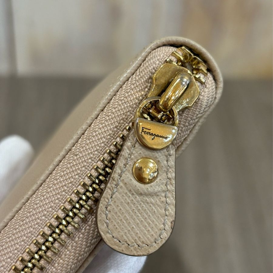 Salvatore Ferragamo 粉膚色 全皮 蝴蝶結 拉鍊 零錢 發財 長夾 皮夾 錢包-10