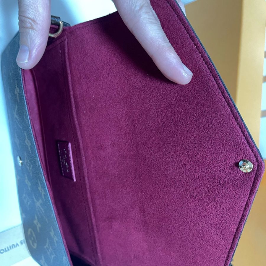 全新 Lv 三合一斜背包 晶片款-5