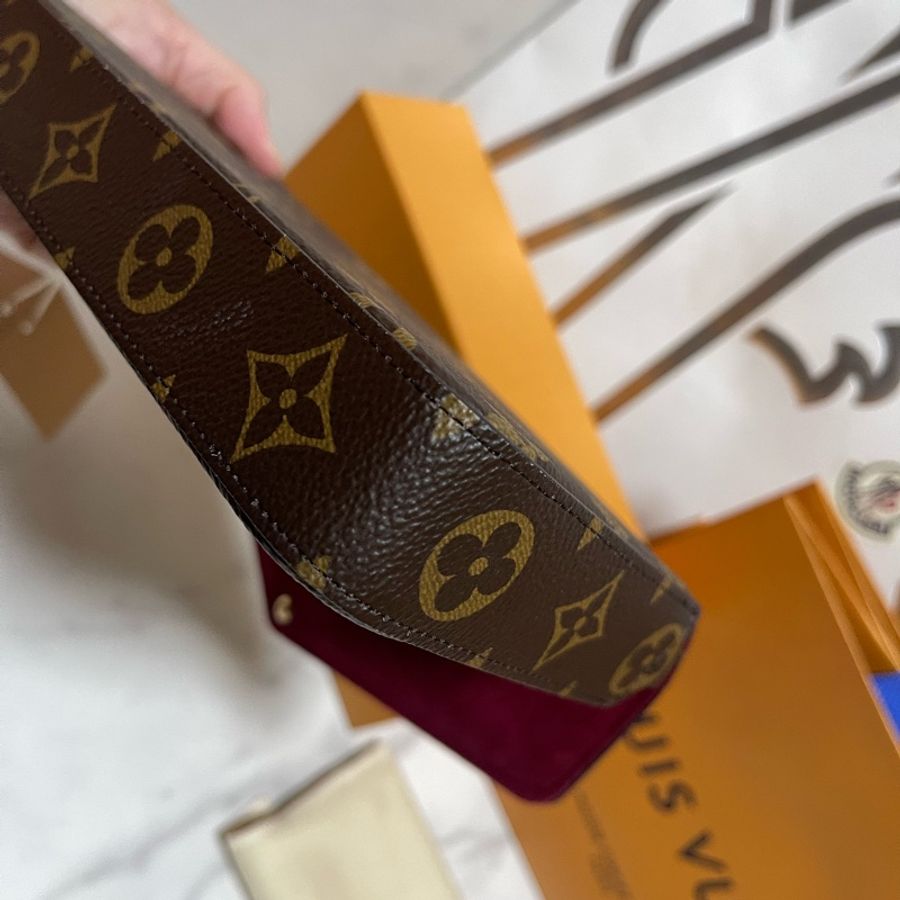 全新 Lv 三合一斜背包 晶片款-6