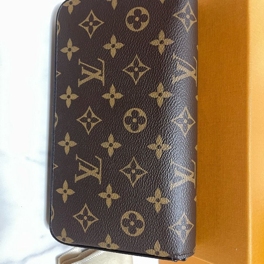 全新 Lv 三合一斜背包 晶片款-9