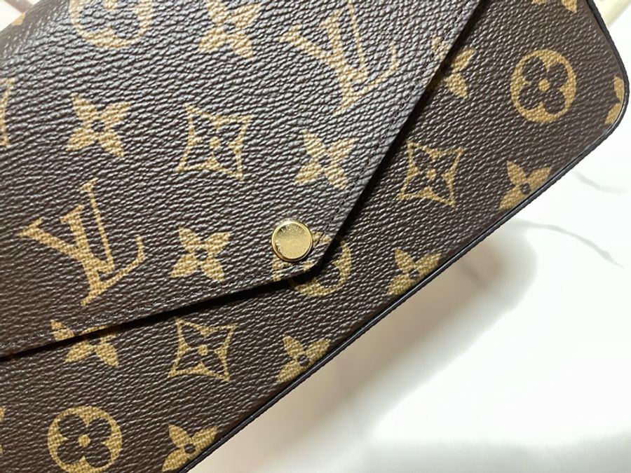 全新 Lv 三合一斜背包 晶片款-11