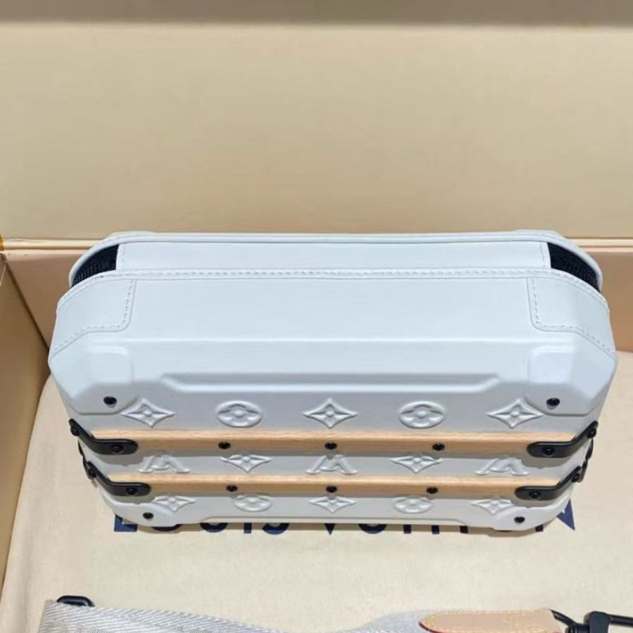 LV future trunk 白色秀款盒子 超級難買款 全新有膜 配件齊全-2