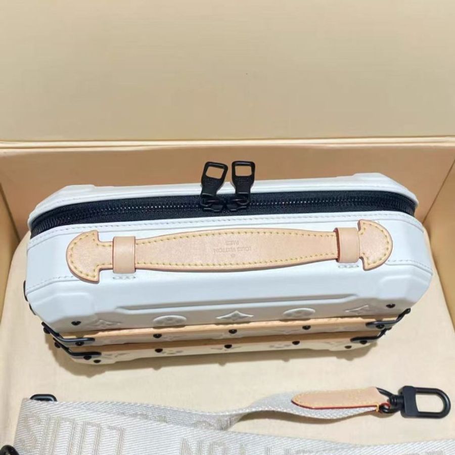 LV future trunk 白色秀款盒子 超級難買款 全新有膜 配件齊全-3