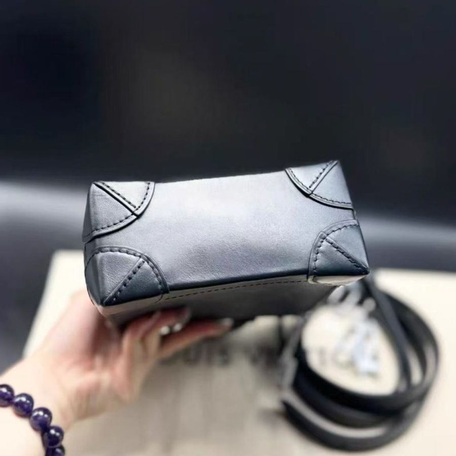 Lv Steamer nano mini 黑花,男女同款 全新 配件塵袋盒子購證-5