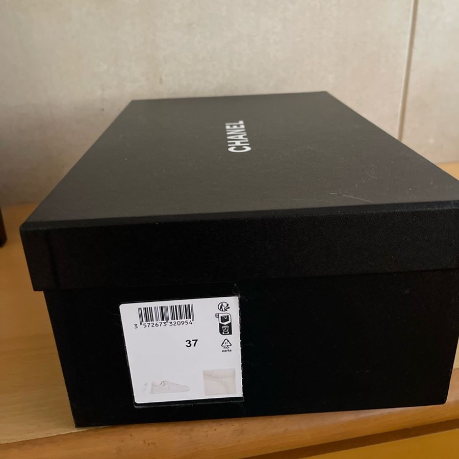 Chanel 經典燙金小白鞋-0