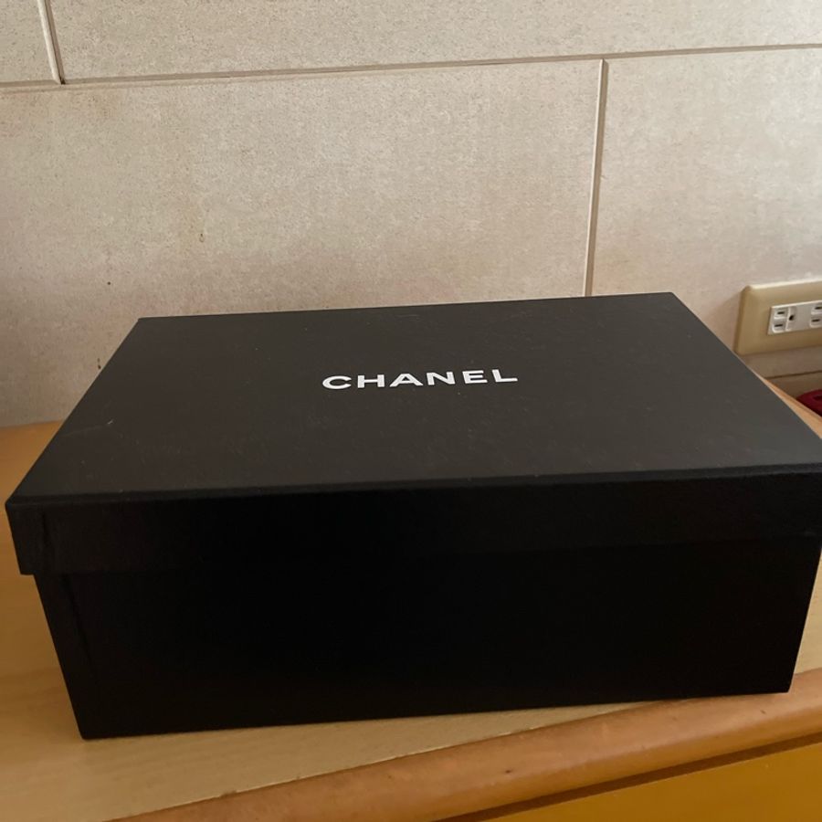 Chanel 經典燙金小白鞋-1
