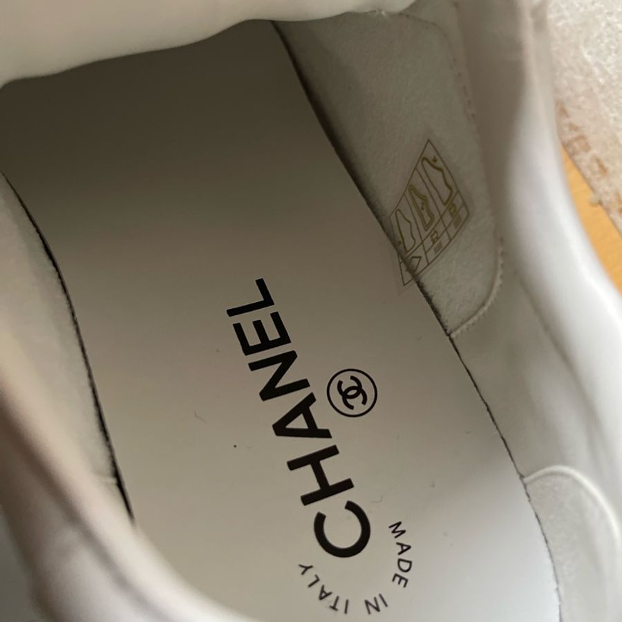 Chanel 經典燙金小白鞋-9
