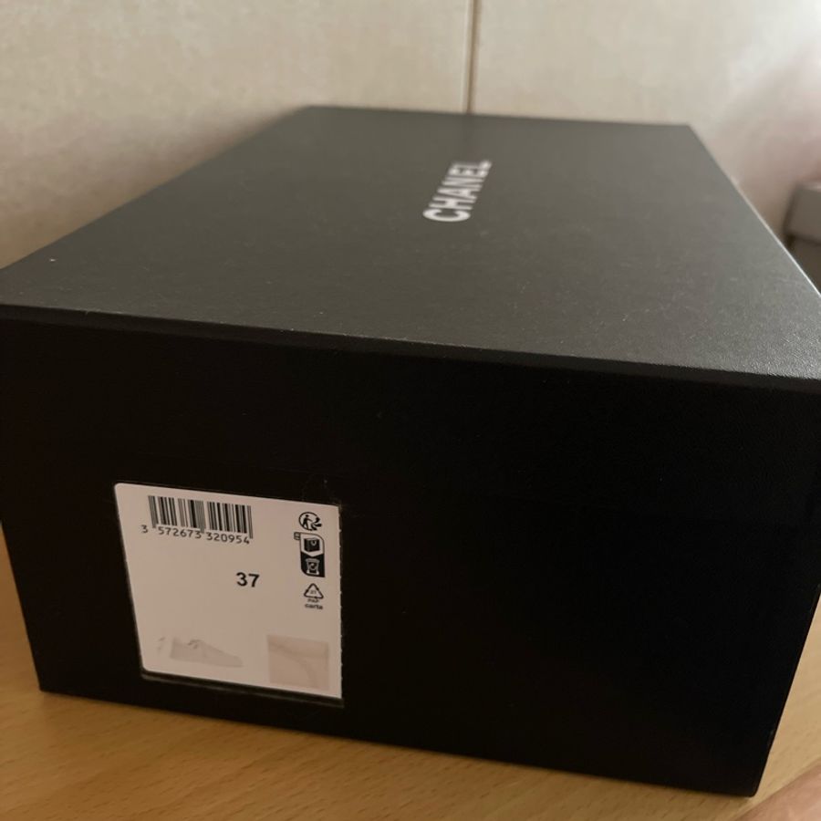 Chanel 經典燙金小白鞋-13