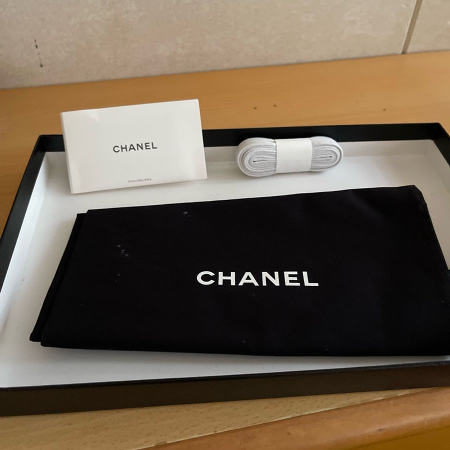 Chanel 經典燙金小白鞋-14