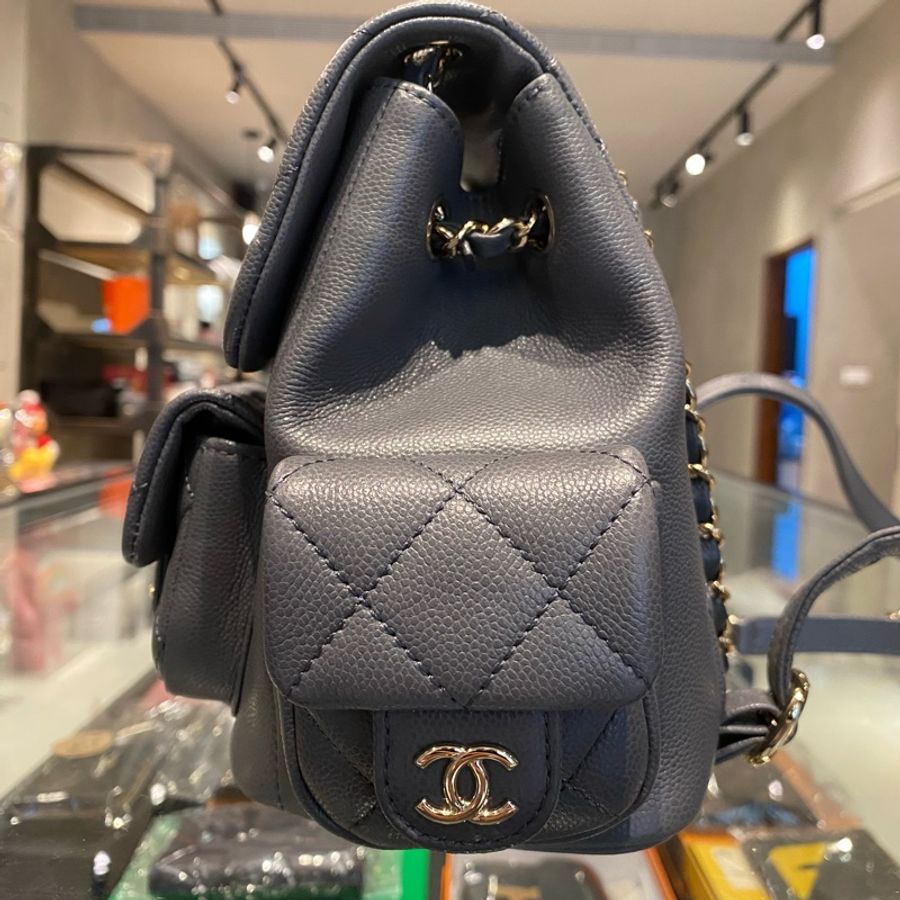 chanel 灰色小後背-2